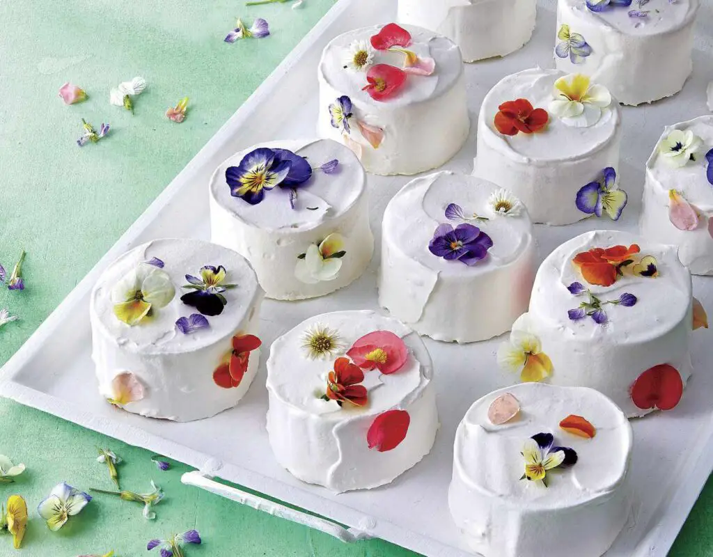 12 Best Tasting Edible Flowers For Your Next Recipe