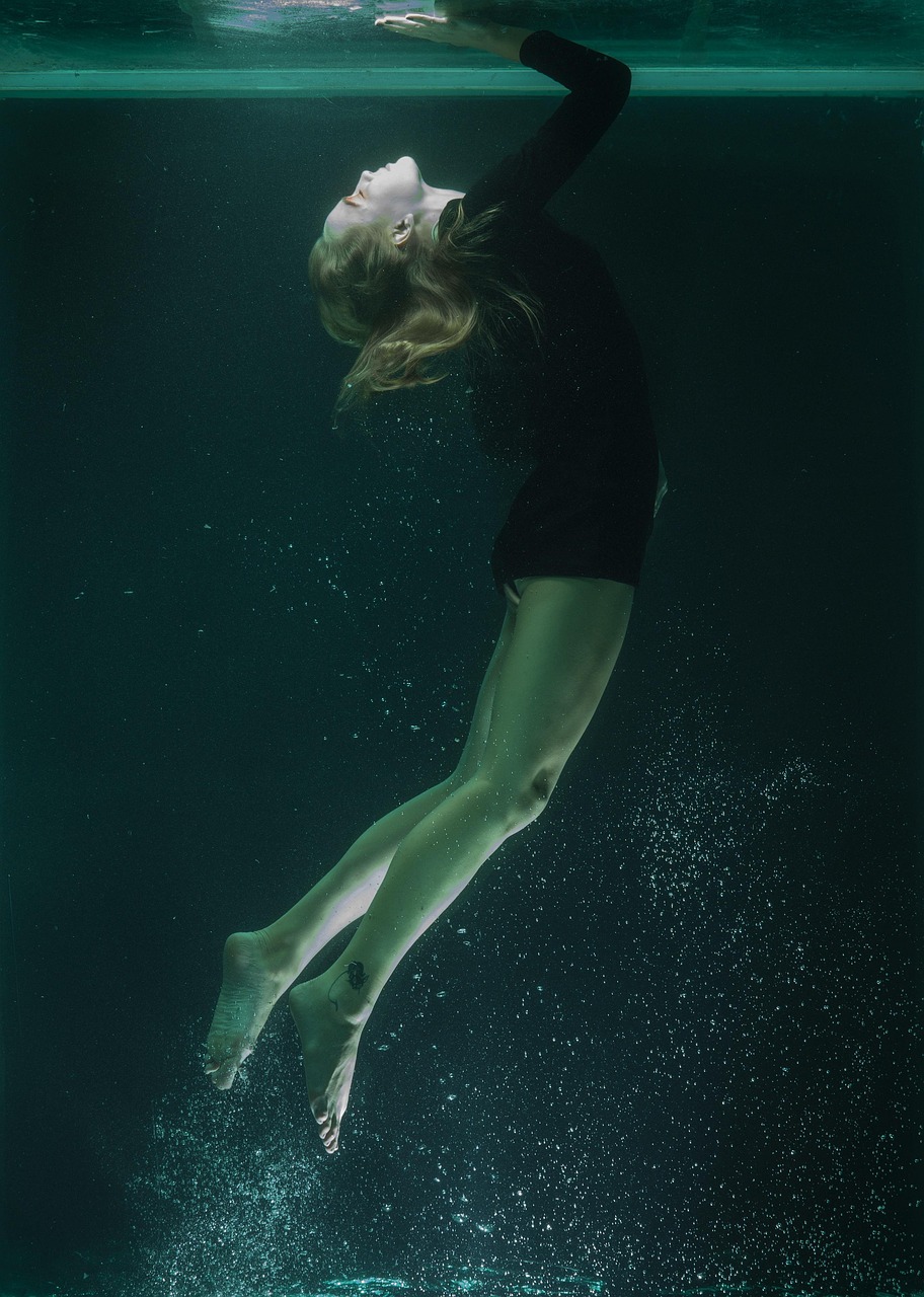 underwater  model  young woman  portrait  fashion shoot  art  beauty  dive  woman  nature  deep  water  young model  young girl  young