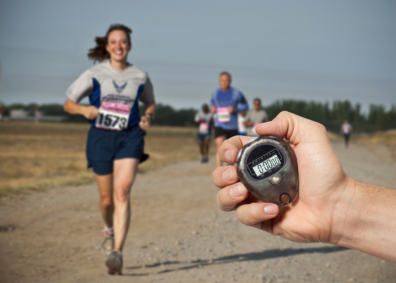 race  runner  running  time  chronometer  competition  marathon  woman  man  hand  timing  measure  endurance  athlete  gap  advantage  marathon  marathon  marathon  marathon  marathon  advantage  advantage