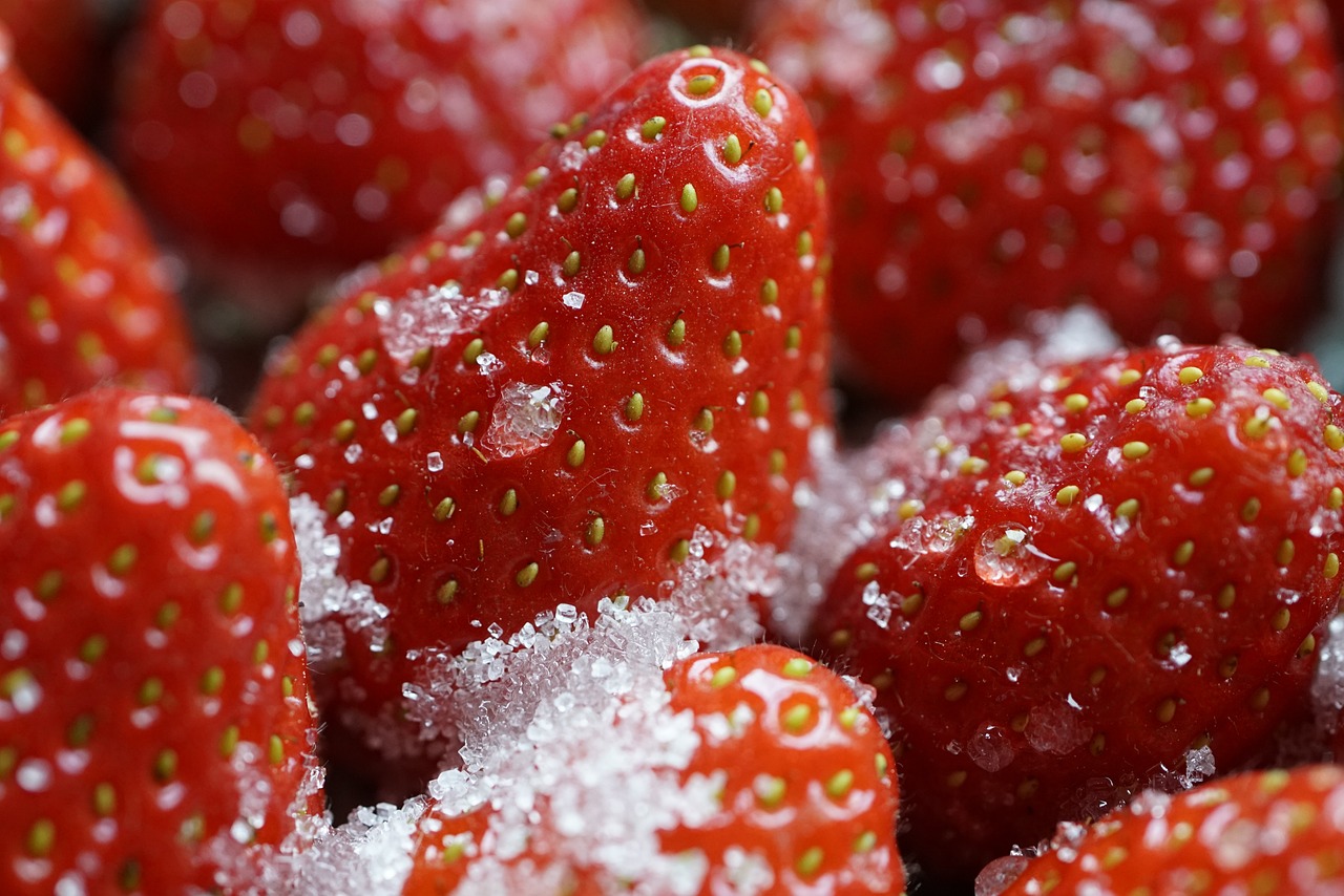 sugared strawberries sugar strawberries red sweet fruits fresh ripe dessert food delicious red berries close up sugar sugar sugar sugar sugar strawberries strawberries