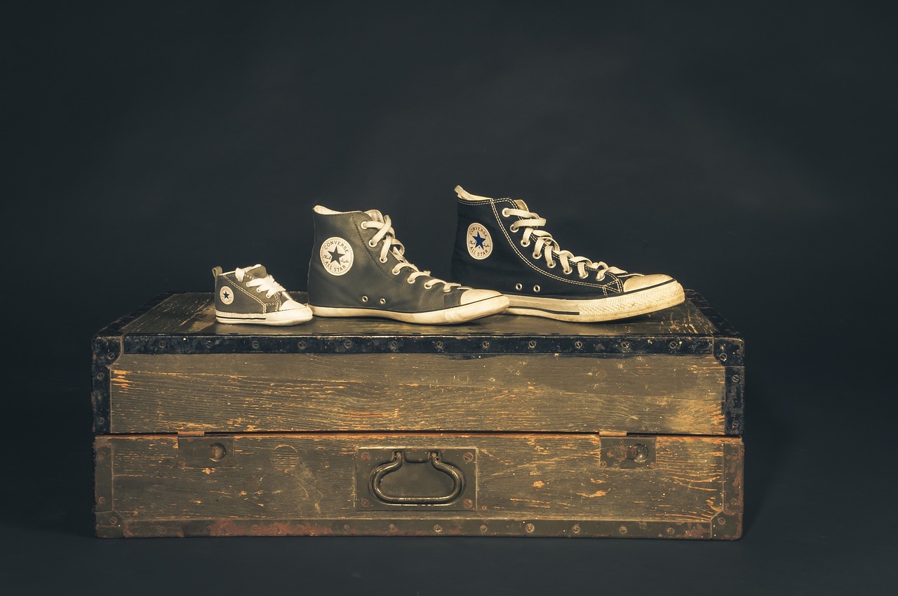 converse sneakers chucks shoes sports shoes laces all star leisure time youth adrift linen shoe sports teen cloth shoe life everyday fashion material mountain pine size small big box old chest converse converse sneakers size size size size size
