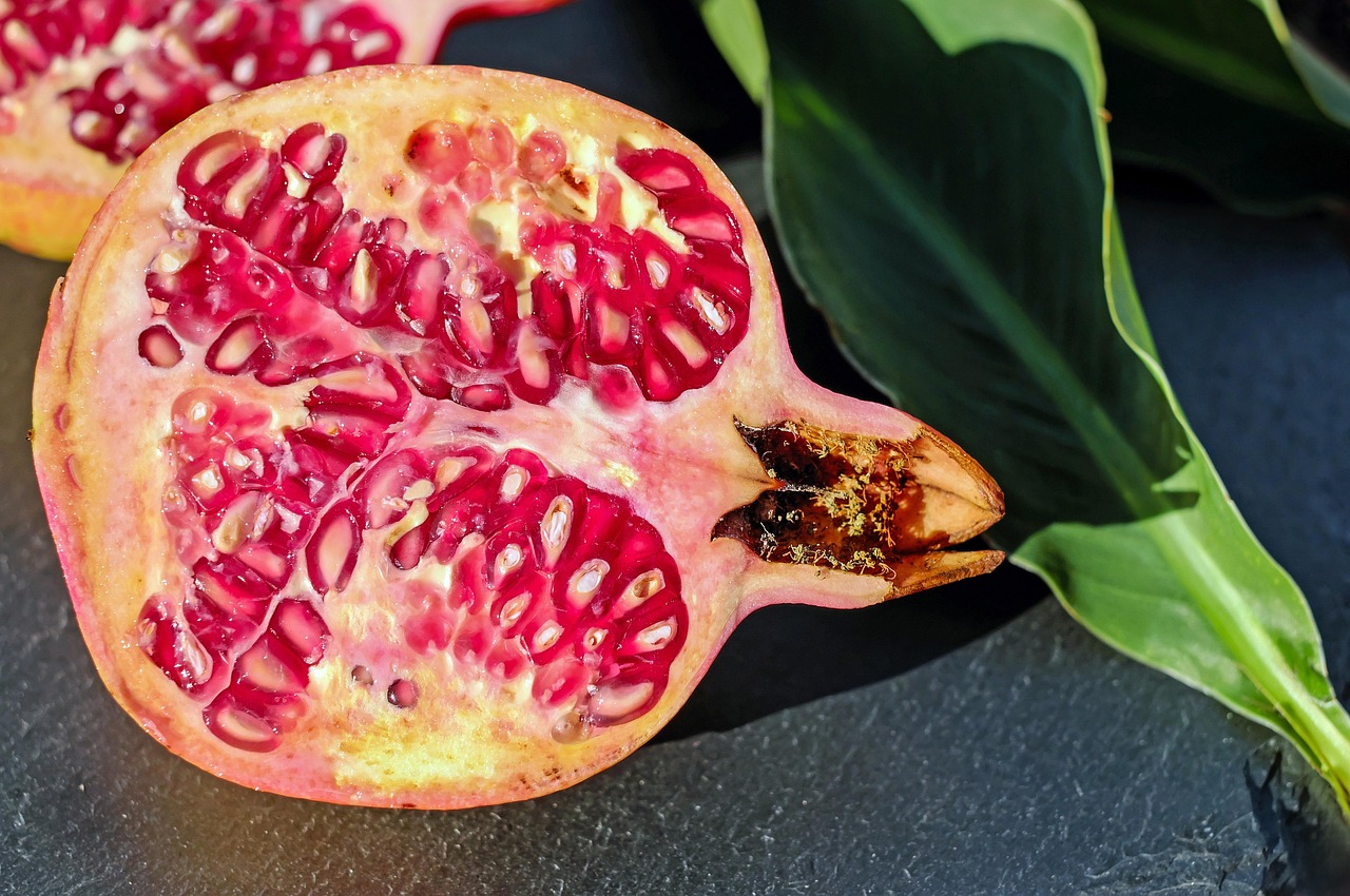 pomegranate  fruit  seeds  cross section  half  pomegranate half  pomegranate seeds  vitamins  open  healthy  produce  organic  fresh  fresh pomegranate  fresh produce  pomegranate  pomegranate  pomegranate  pomegranate  pomegranate